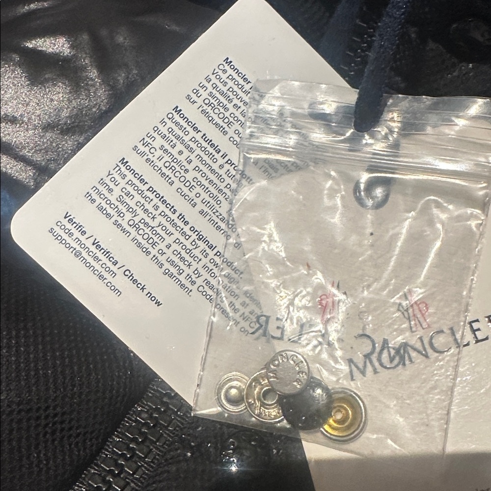 Moncler - Picture 17 of 17